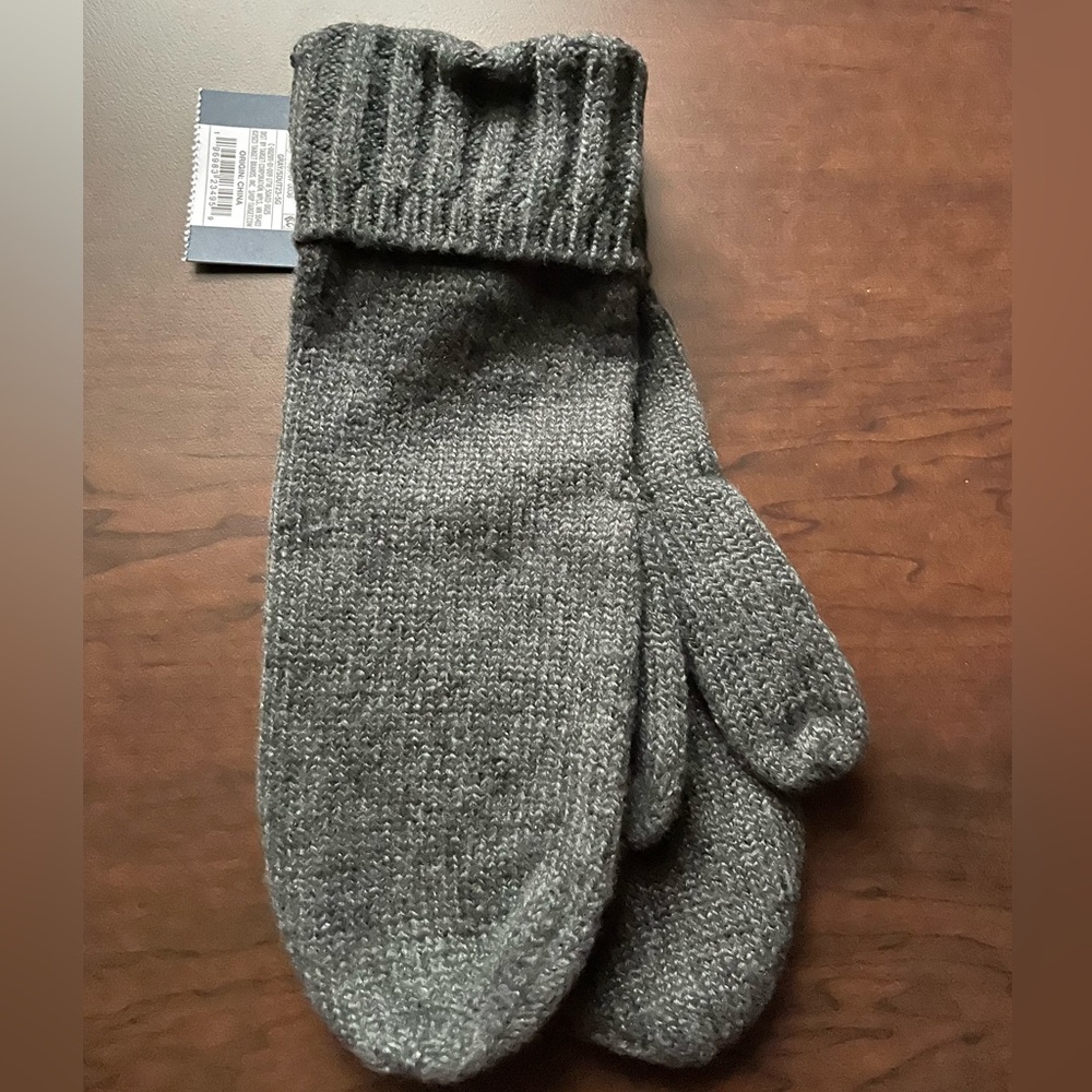 New! Universal Thread Mittens - Picture 3 of 3